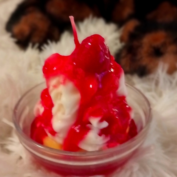 AROMATHERAPY STRAWBERRIES & CREAM CANDLE & SOAPS BUNDLE - Picture 3 of 4